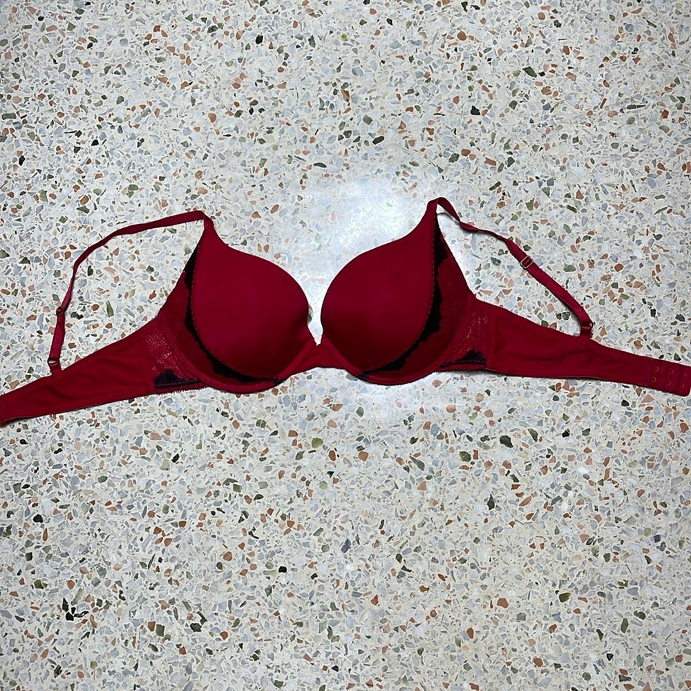 Sexy Daisy Fuentes Red Bra 38 C